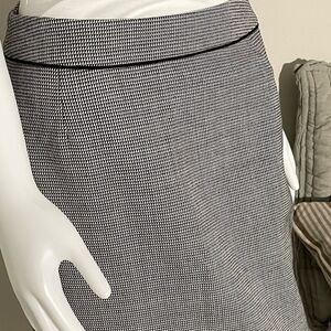 Beautiful skirt Boss woman. Wool.